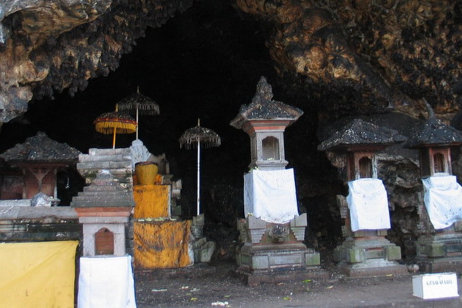 goa lawah temple (1)